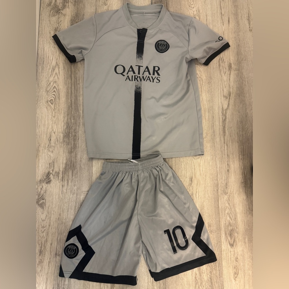 Paris Saint-Germain Gray Soccer Jersey & Shorts Set